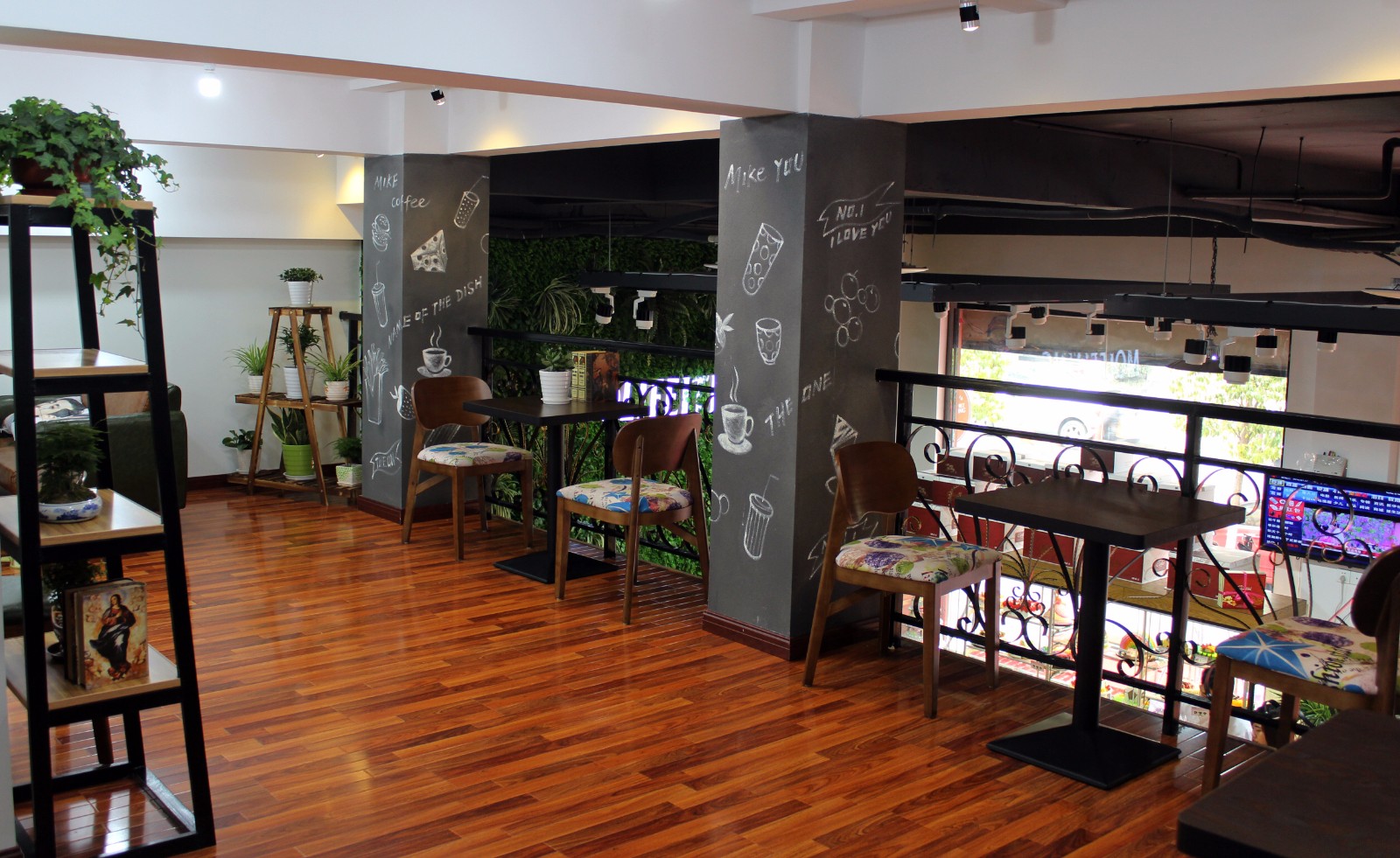 店鋪餐位區(qū)實景圖